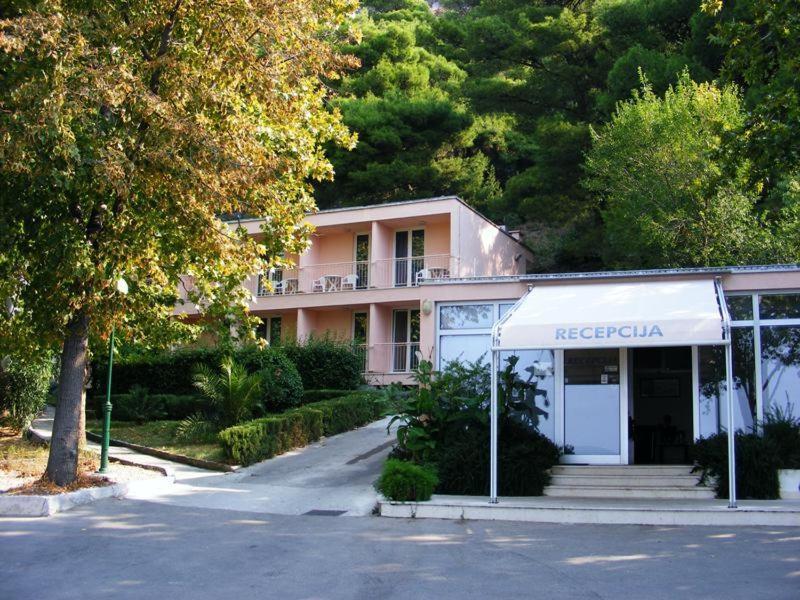 Tourist Settlement Brzet Hotel Omis Bagian luar foto