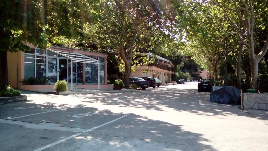 Tourist Settlement Brzet Hotel Omis Bagian luar foto