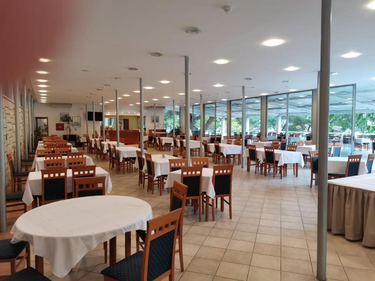 Tourist Settlement Brzet Hotel Omis Bagian luar foto