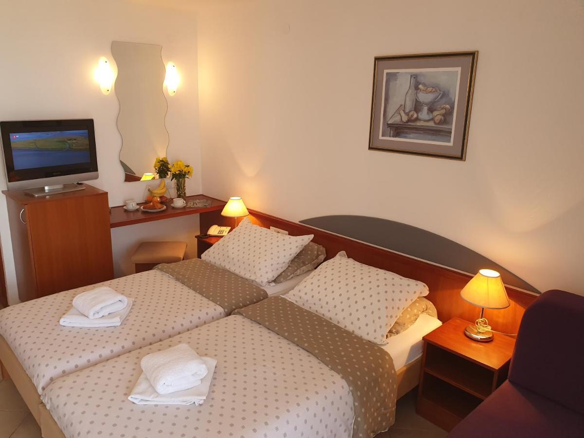 Tourist Settlement Brzet Hotel Omis Bagian luar foto